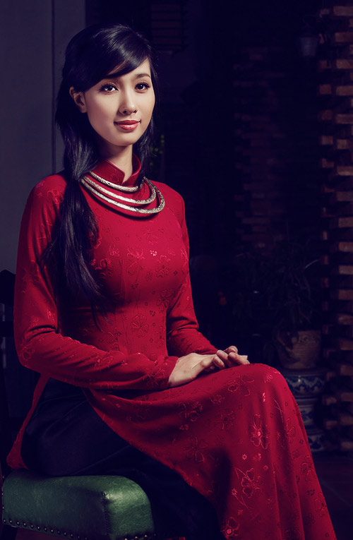 Vẻ đẹp của tà áo dài xưa của người phụ nữ Việt Nam