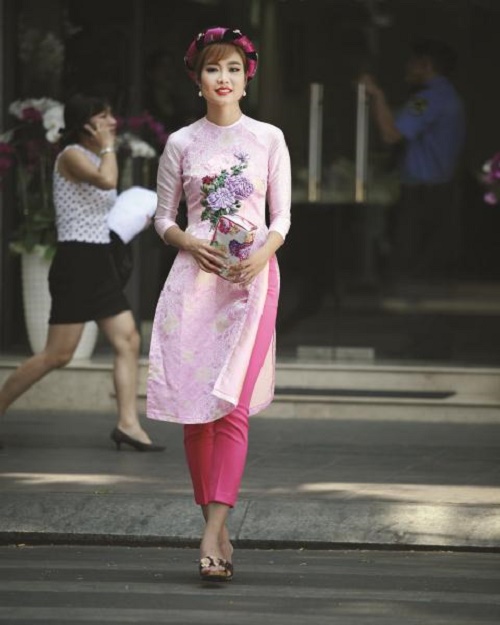 Vẻ đẹp của tà áo dài xưa của người phụ nữ Việt Nam