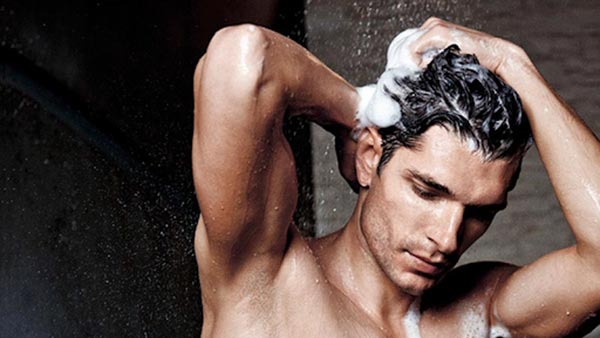 Chăm sóc đúng cách giúp tóc nam vào nếp tốt và chắc khỏe hơn
