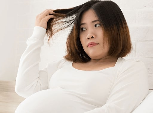 Khi mang bầu không được nhuộm tóc hoặc làm tóc có liên quan đến hóa chất