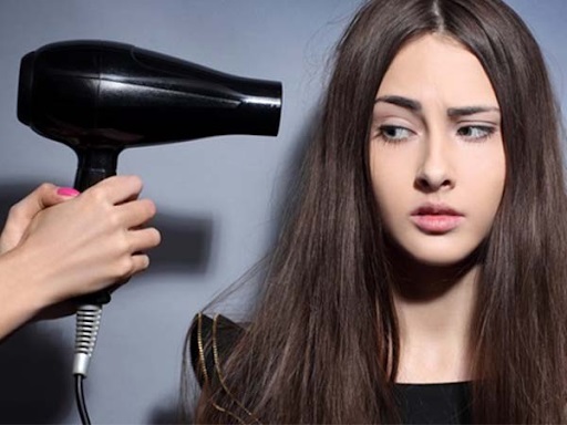 Tóc mỏng nên hạn chế sử dụng máy sấy tóc 