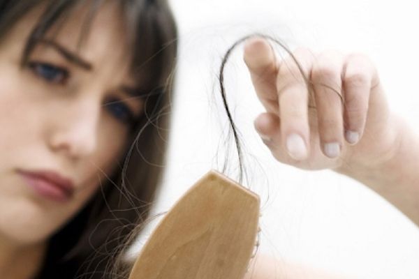 Chế độ ăn không phù hợp là nguyên nhân khiến tóc bị gãy sau khi duỗi