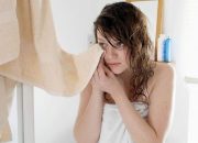 “Cảnh báo” những tác hại khi lau mặt bằng khăn tắm