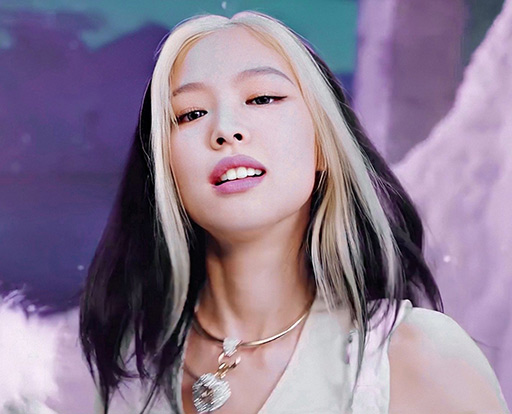 Kiểu tóc gảy light mái của Jennie trở thành hot trend visual khắp châu Á