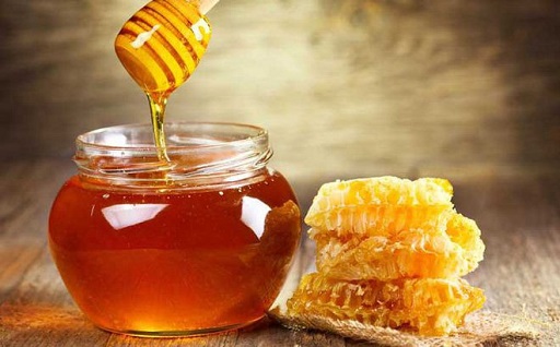 Sử dụng mật ong để trị nẻ môi hiệu quả