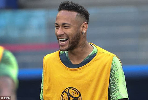 Neymar rất chú trọng trong việc thay đổi kiểu tóc mỗi lần ra sân