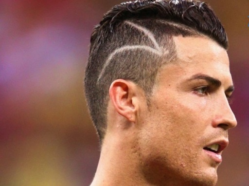 Ronaldo đã cắt ngắn tóc dần từ trên xuống để giúp tạo hiệu ứng mờ dần cho mái tóc
