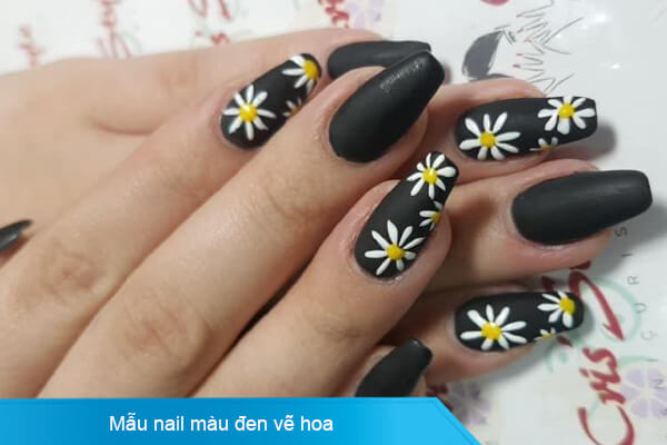 mẫu nail màu đen vẽ hoa