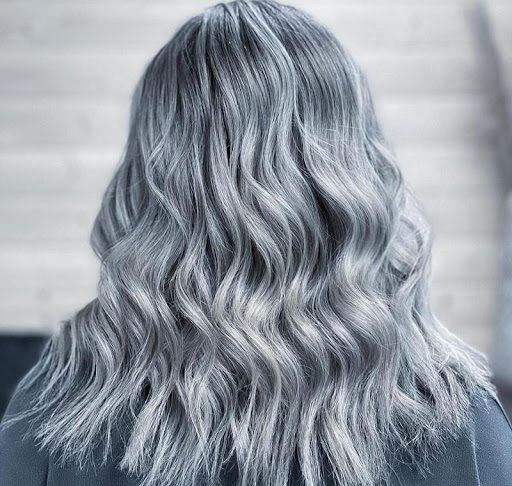 Trắng bạc là màu tóc nhuộm lâu phai