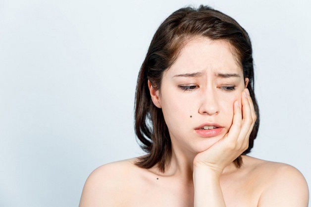 Sau khi căng da mặt bằng chỉ có thể gây đau nhức vùng mặt
