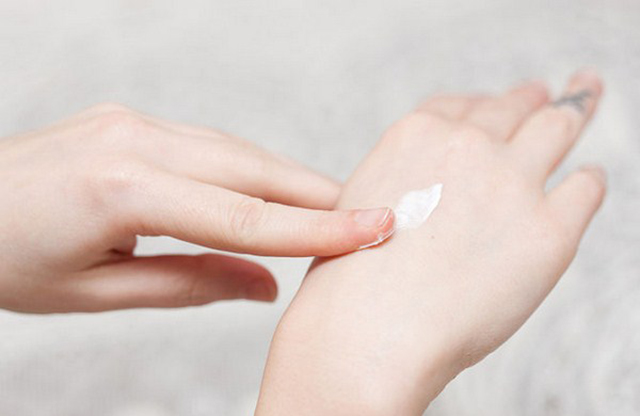 da tay bị thâm đen