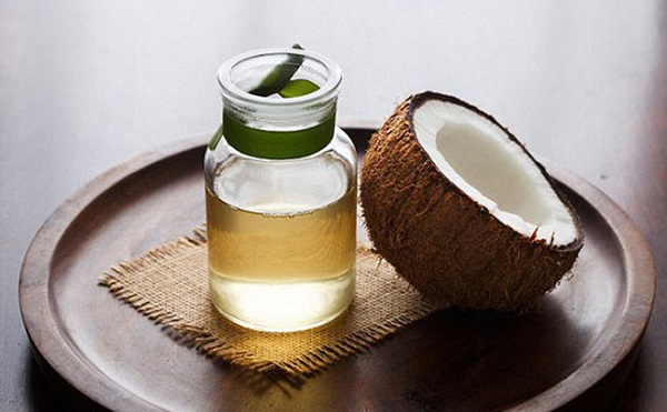 dưỡng da tay bằng dầu dừa